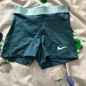 Nike compression short
